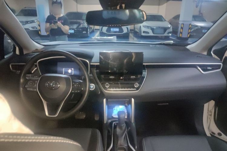 Used Toyota FRONTLANDER 2023 2.0L Smart Electric Hybrid Dual-Engine Luxury Edition Center Console