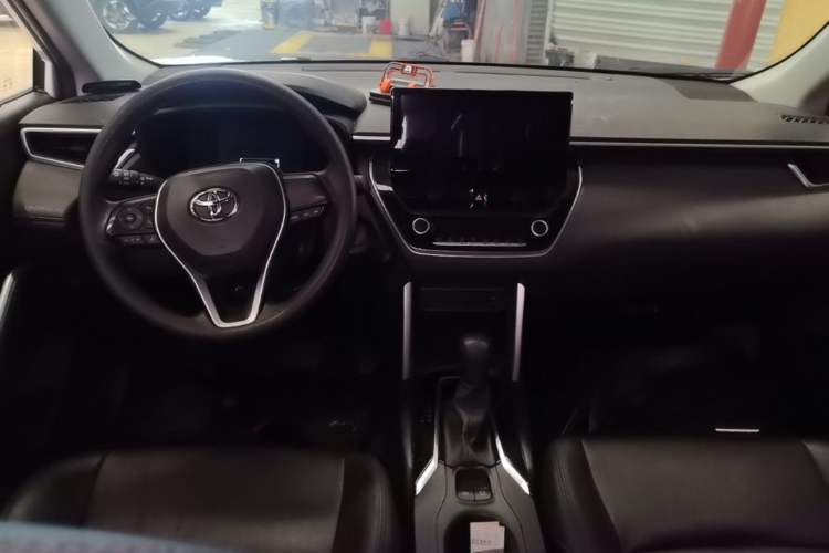Used Toyota FRONTLANDER 2023 2.0L CVT Elite Edition Center Console