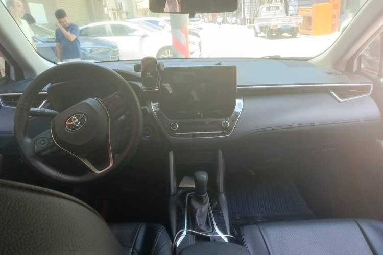 Used Toyota FRONTLANDER 2023 2.0L Smart Electric Hybrid Dual-Engine Leading Edition Center Console