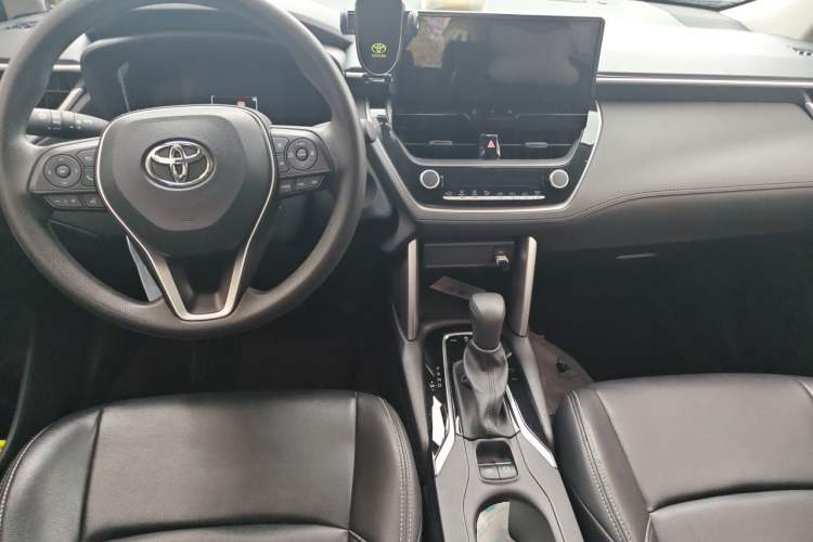 Used Toyota FRONTLANDER 2023 2.0L CVT Leading Edition Center Console