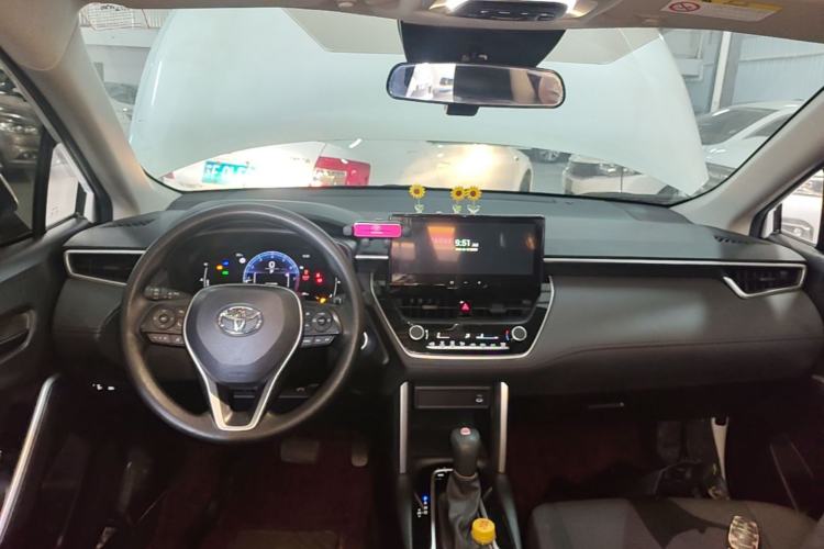 Used Toyota FRONTLANDER 2023 2.0L CVT Leading Edition Center Console