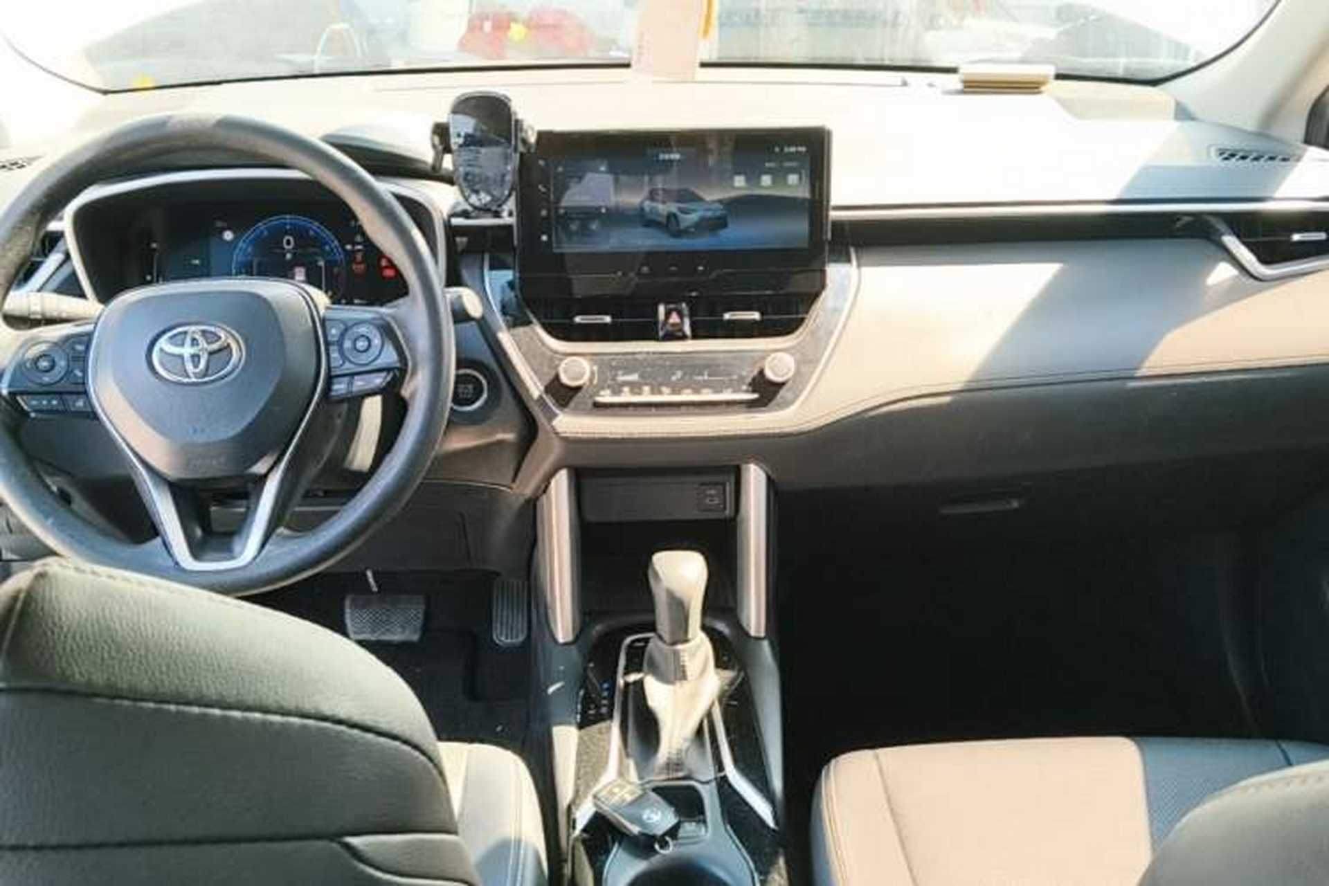 Used Toyota FRONTLANDER 2023 2.0L CVT Luxury Edition Center Console