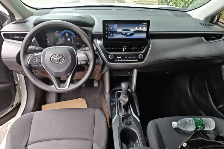 Used Toyota FRONTLANDER 2023 2.0L CVT Elite Edition Center Console
