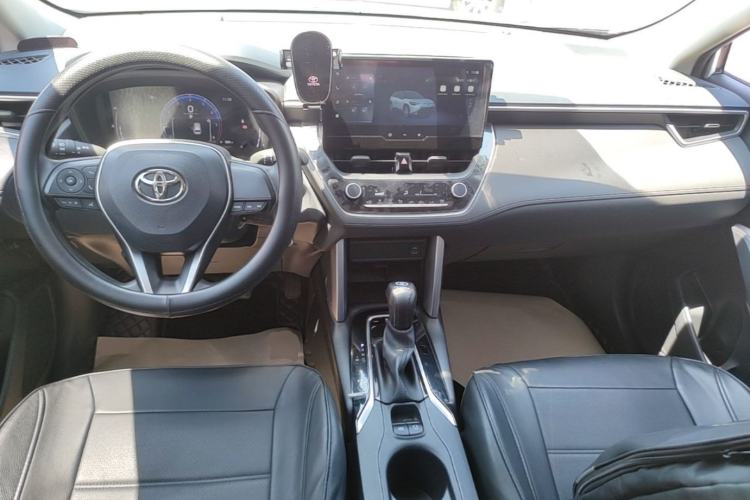 Used Toyota FRONTLANDER 2023 2.0L CVT Elite Edition Center Console