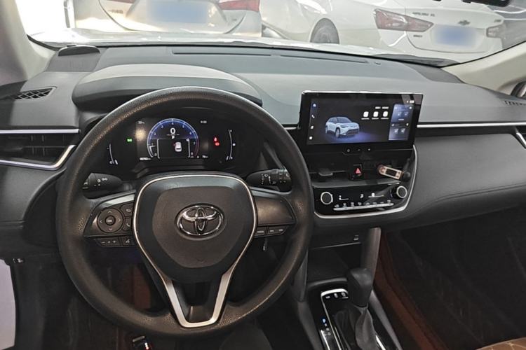 Used Toyota FRONTLANDER 2023 2.0L CVT Elite Edition Center Console