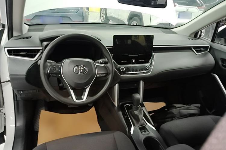 Used Toyota FRONTLANDER 2023 2.0L CVT Elite Edition Center Console