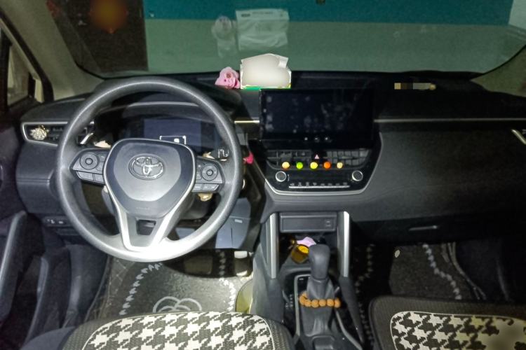 Used Toyota FRONTLANDER 2023 2.0L CVT Leading Edition Center Console