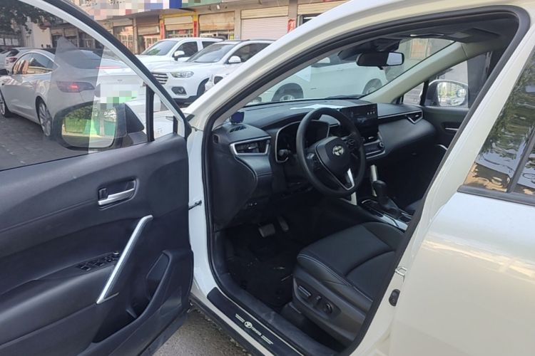 Used Toyota FRONTLANDER 2023 2.0L CVT Luxury Edition Driver Seat
