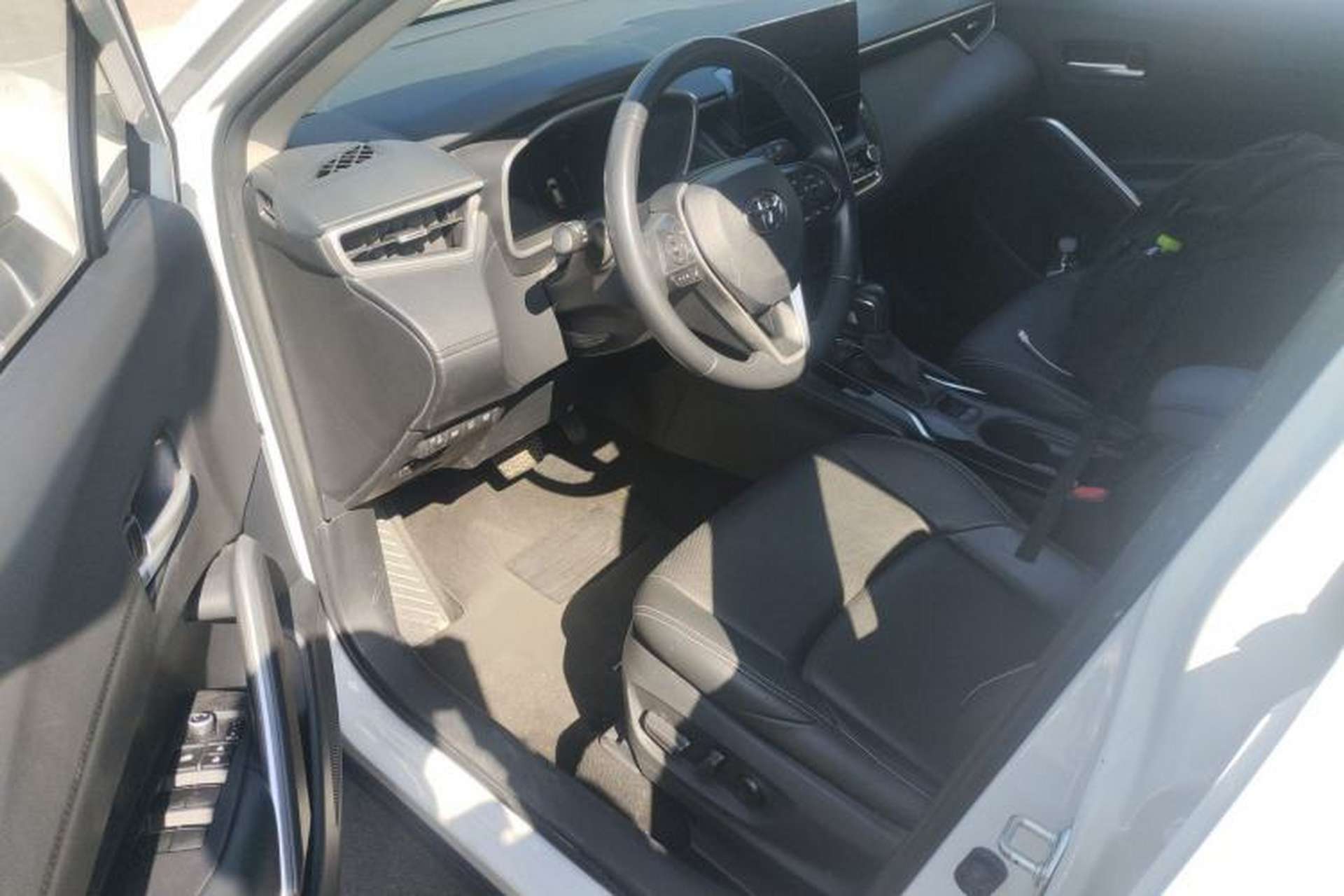 Used Toyota FRONTLANDER 2023 2.0L Smart Electric Hybrid Dual-Engine Deluxe Version Driver Seat