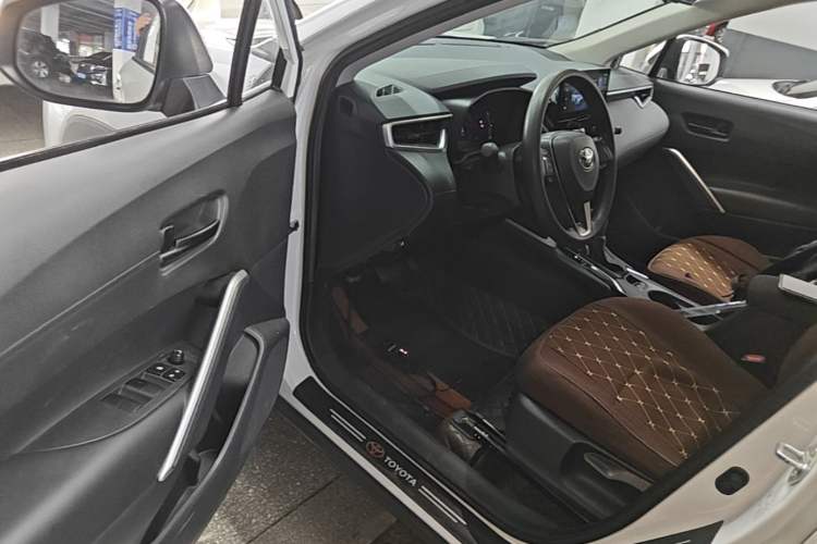 Used Toyota FRONTLANDER 2023 2.0L CVT Elite Edition Driver Seat