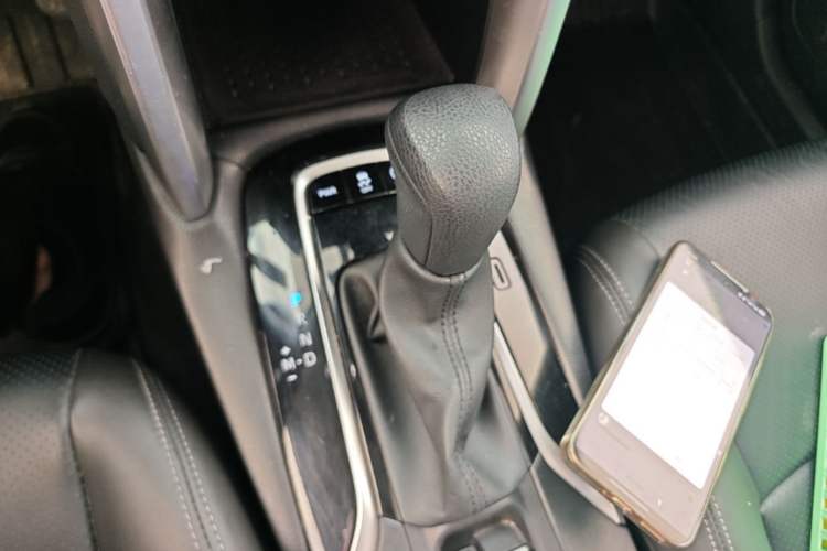Used Toyota FRONTLANDER 2023 2.0L CVT Elite Edition Gear Lever