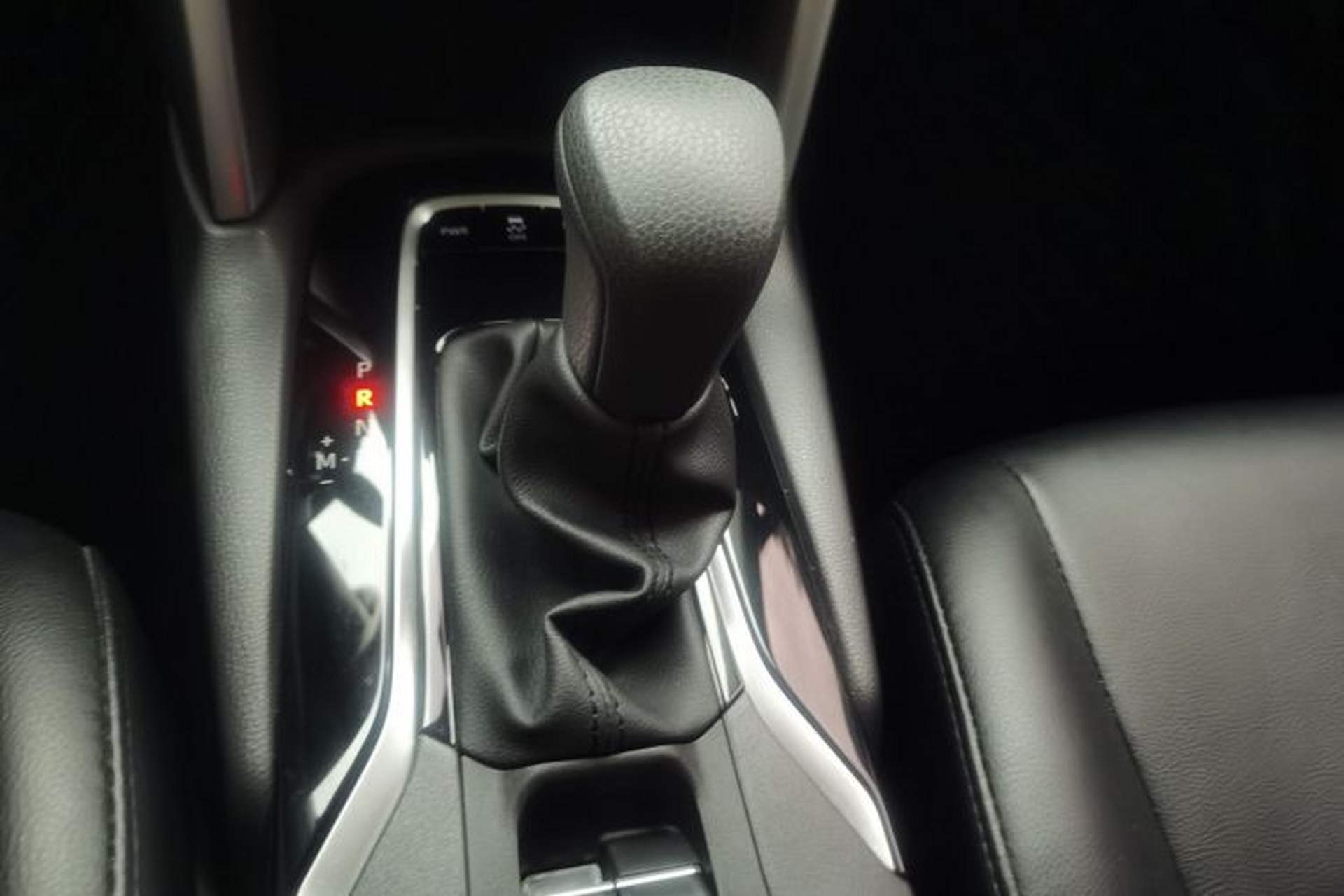 Used Toyota FRONTLANDER 2023 2.0L CVT Elite Edition Gear Lever