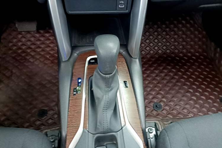 Used Toyota FRONTLANDER 2023 2.0L CVT Leading Edition Gear Lever