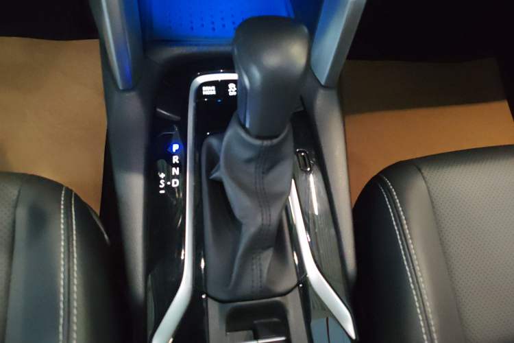 Used Toyota FRONTLANDER 2023 2.0L Smart Electric Hybrid Dual-Engine Deluxe Version Gear Lever