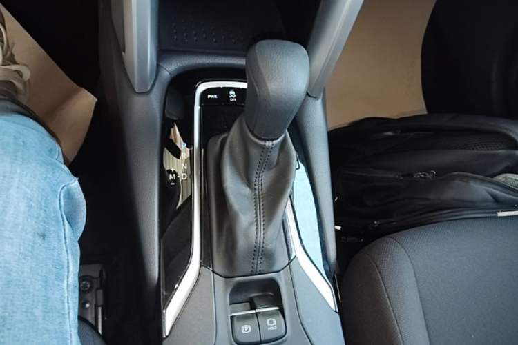 Used Toyota FRONTLANDER 2023 2.0L CVT Leading Edition Gear Lever