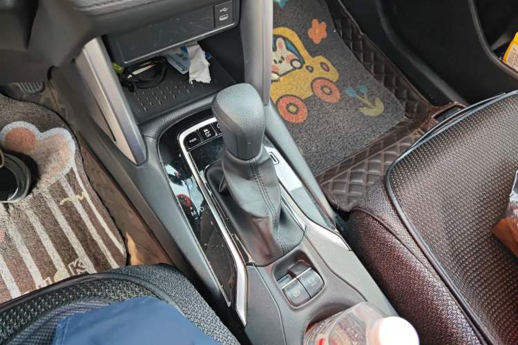 Used Toyota FRONTLANDER 2023 2.0L CVT Elite Edition Gear Lever