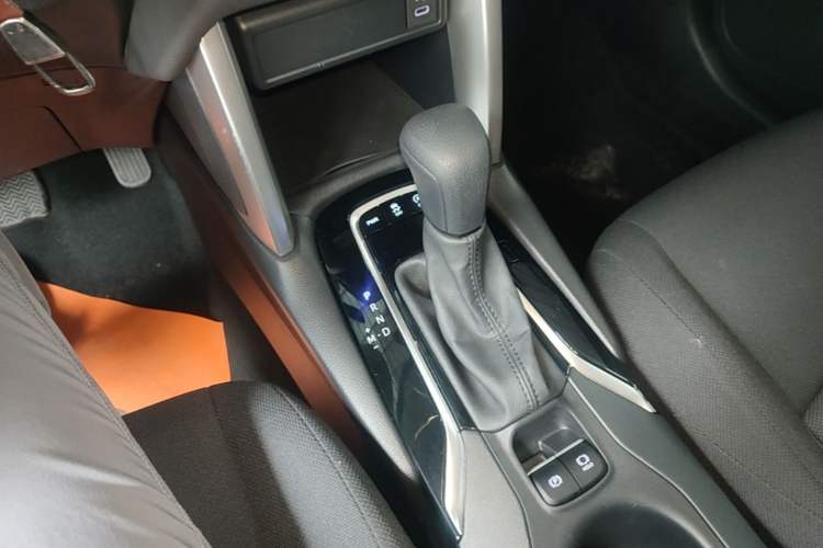 Used Toyota FRONTLANDER 2023 2.0L CVT Elite Edition Gear Lever