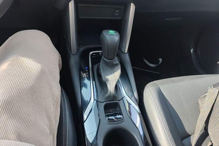 Used Toyota FRONTLANDER 2023 2.0L CVT Luxury Edition Gear Lever