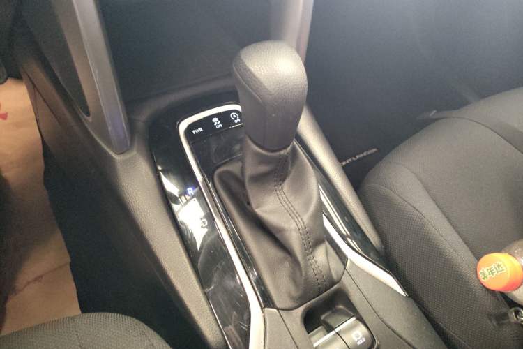 Used Toyota FRONTLANDER 2023 2.0L CVT Elite Edition Gear Lever