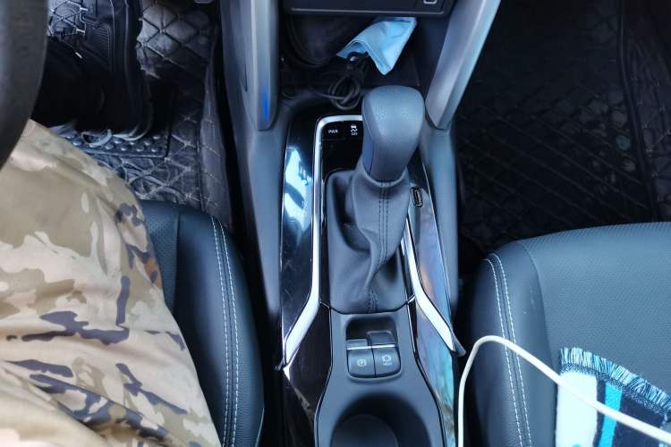 Used Toyota FRONTLANDER 2023 2.0L CVT Luxury Edition Gear Lever