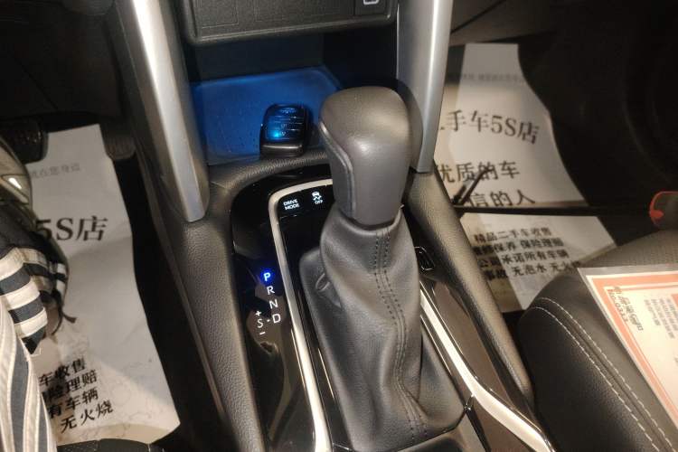 Used Toyota FRONTLANDER 2023 2.0L Smart Electric Hybrid Dual-Engine Deluxe Version Gear Lever