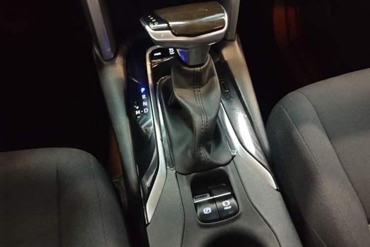 Used Toyota FRONTLANDER 2023 2.0L CVT Elite Edition Gear Lever