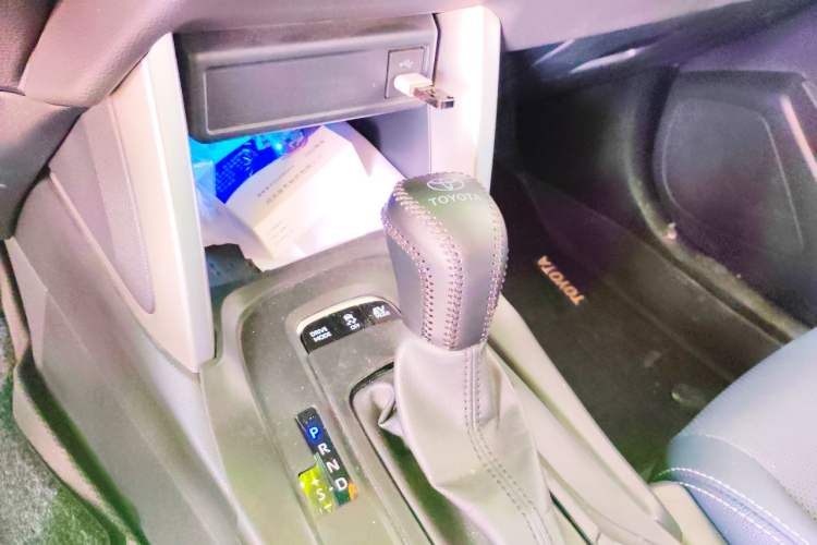 Used Toyota FRONTLANDER 2023 2.0L Smart Electric Hybrid Dual-Engine Luxury Edition Gear Lever