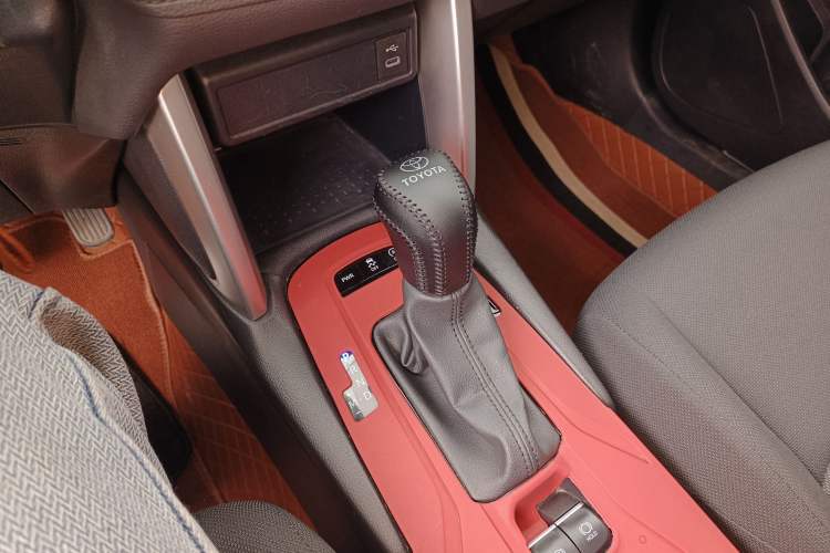 Used Toyota FRONTLANDER 2023 2.0L CVT Elite Edition Gear Lever