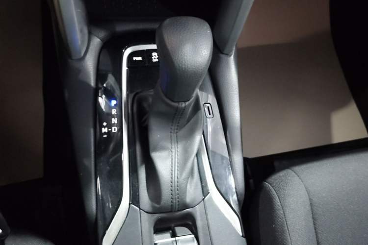 Used Toyota FRONTLANDER 2023 2.0L CVT Elite Edition Gear Lever