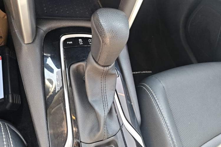 Used Toyota FRONTLANDER 2023 2.0L CVT Luxury Edition Gear Lever