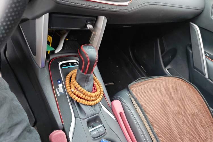 Used Toyota FRONTLANDER 2023 2.0L CVT Elite Edition Gear Lever