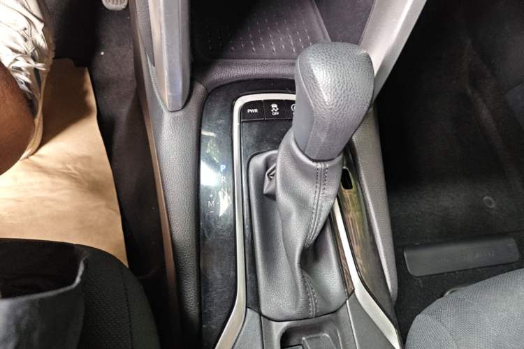 Used Toyota FRONTLANDER 2023 2.0L CVT Elite Edition Gear Lever