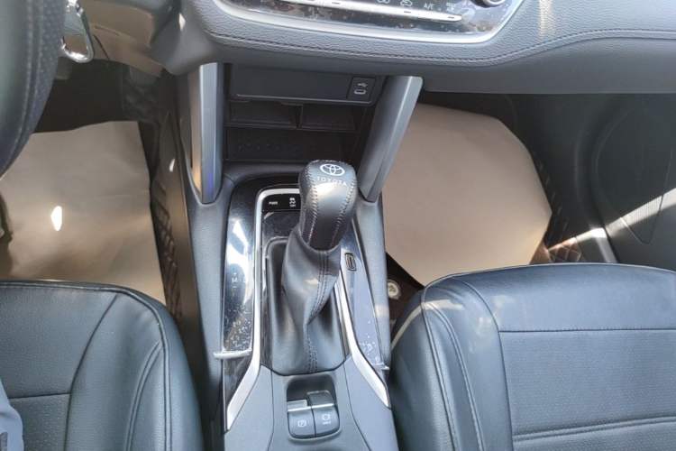 Used Toyota FRONTLANDER 2023 2.0L CVT Elite Edition Gear Lever