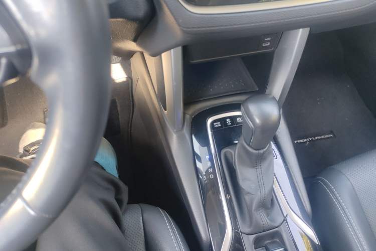 Used Toyota FRONTLANDER 2023 2.0L Smart Electric Hybrid Dual-Engine Deluxe Version Gear Lever