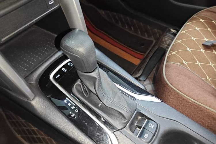 Used Toyota FRONTLANDER 2023 2.0L CVT Elite Edition Gear Lever