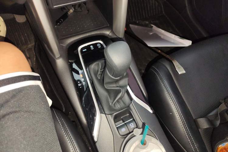 Used Toyota FRONTLANDER 2023 2.0L CVT Elite Edition Gear Lever