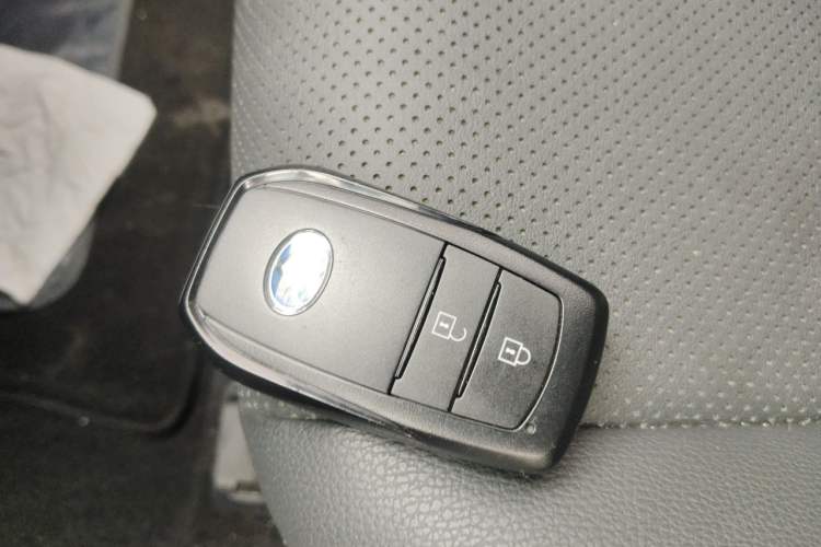 Used Toyota FRONTLANDER 2023 2.0L Smart Electric Hybrid Dual-Engine Luxury Edition Interior 1