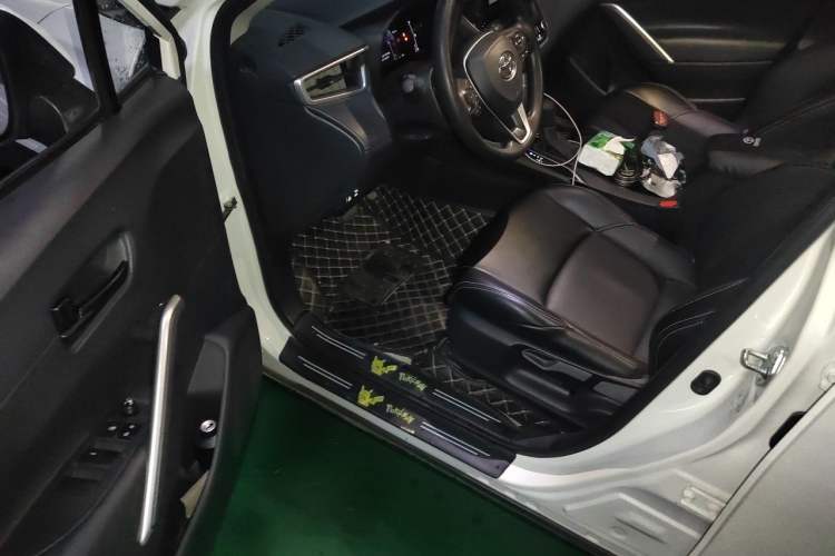 Used Toyota FRONTLANDER 2023 2.0L CVT Leading Edition Interior 3