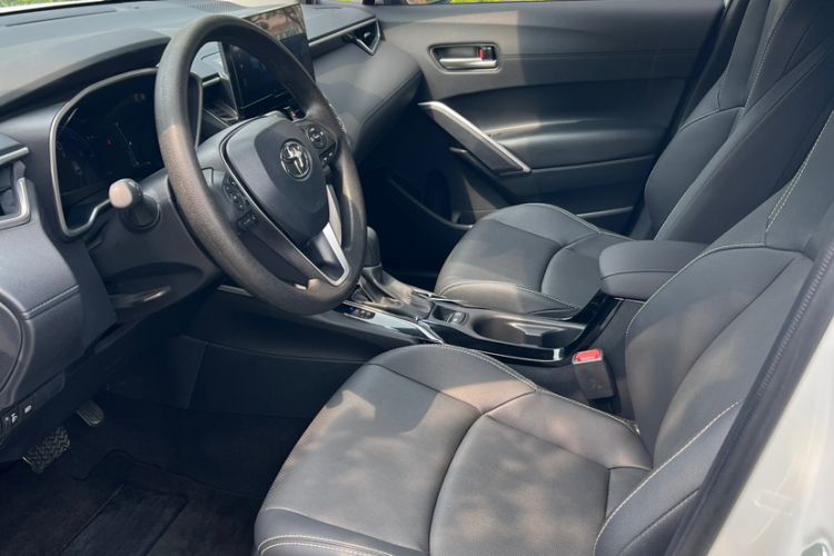 Used Toyota FRONTLANDER 2023 2.0L Smart Electric Hybrid Dual-Engine Luxury Edition Interior 4