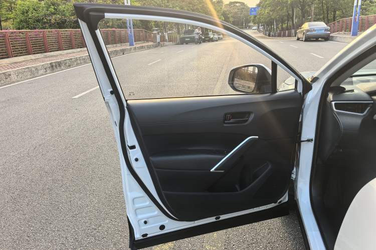 Used Toyota FRONTLANDER 2023 2.0L CVT Elite Edition Interior 9