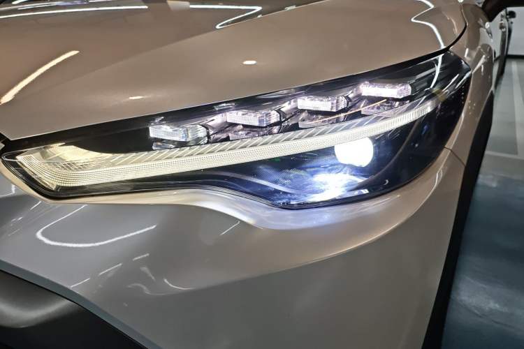 Used Toyota FRONTLANDER 2023 2.0L Smart Electric Hybrid Dual-Engine Deluxe Version Left Front Headlight