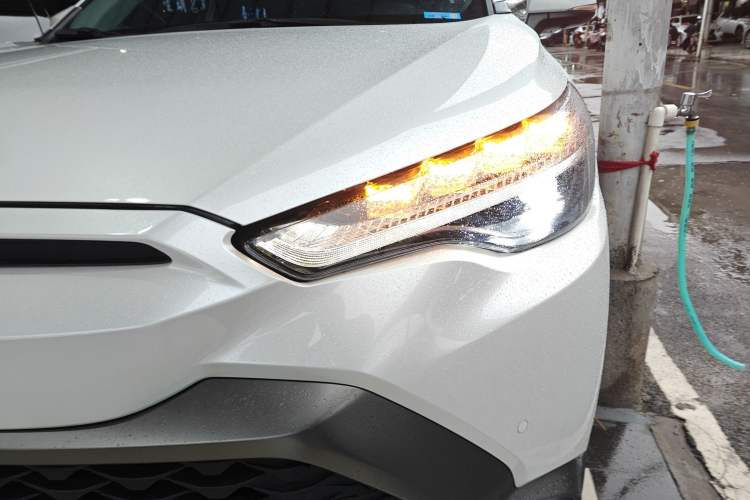 Used Toyota FRONTLANDER 2023 2.0L Smart Electric Hybrid Dual-Engine Deluxe Version Left Front Headlight