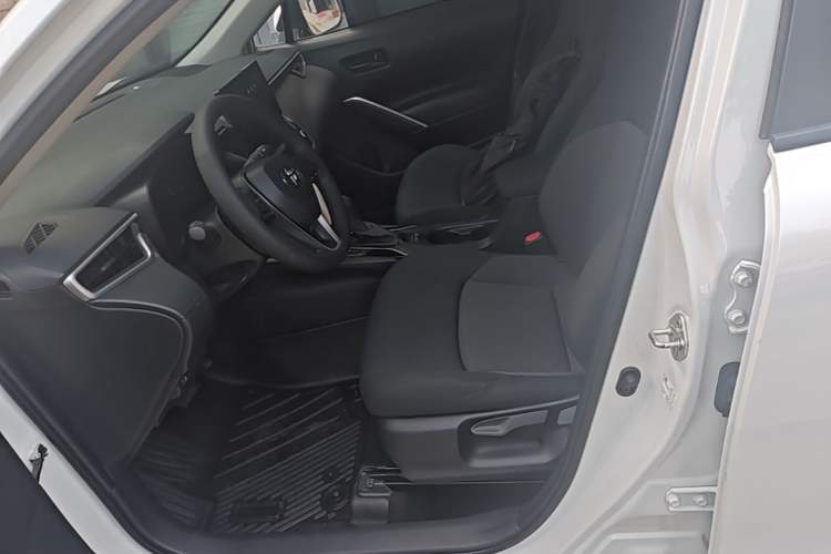 Used Toyota FRONTLANDER 2023 2.0L CVT Elite Edition Left Front Seat