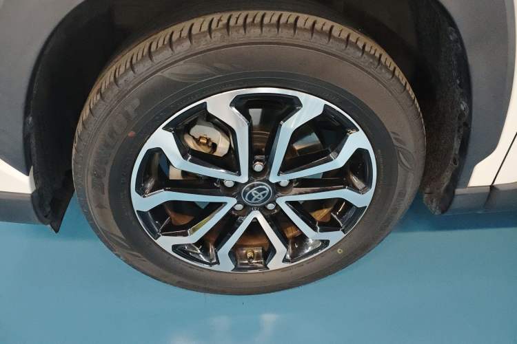 Used Toyota FRONTLANDER 2023 2.0L Smart Electric Hybrid Dual-Engine Deluxe Version Left Front Wheel Hub