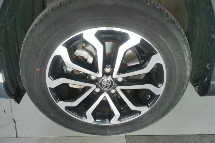 Used Toyota FRONTLANDER 2023 2.0L CVT Luxury Edition Left Front Wheel Hub