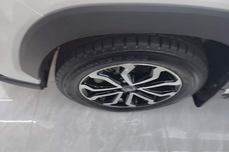 Used Toyota FRONTLANDER 2023 2.0L CVT Luxury Edition Left Front Wheel Hub