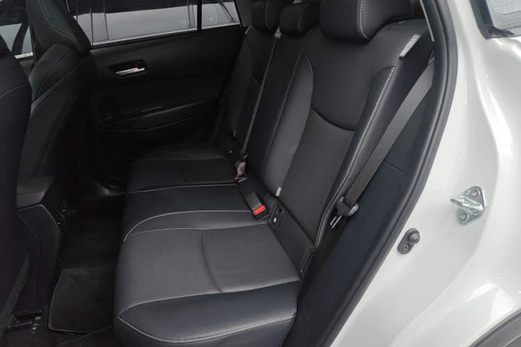 Used Toyota FRONTLANDER 2023 2.0L Smart Electric Hybrid Dual-Engine Deluxe Version Left Rear Seat