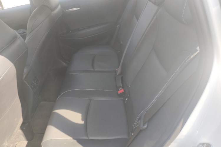 Used Toyota FRONTLANDER 2023 2.0L Smart Electric Hybrid Dual-Engine Deluxe Version Left Rear Seat