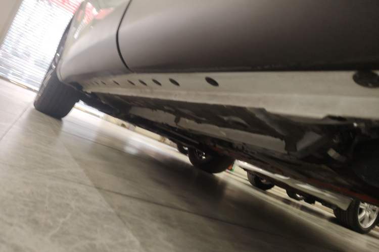 Used Toyota FRONTLANDER 2023 2.0L Smart Electric Hybrid Dual-Engine Deluxe Version Left Side Sill