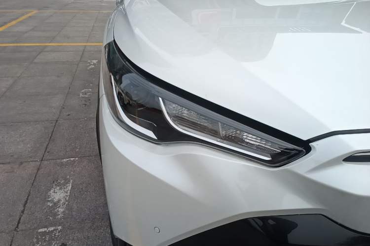 Used Toyota FRONTLANDER 2023 2.0L CVT Elite Edition Right Front Headlight